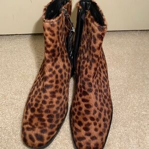 Brand new Aquatalia leopard bootie Sz 7